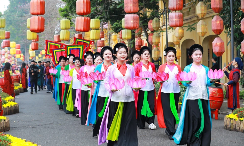 Tái hiện nghi lễ cung đình "Tống cựu nghinh tân" tại Hoàng thành Thăng Long