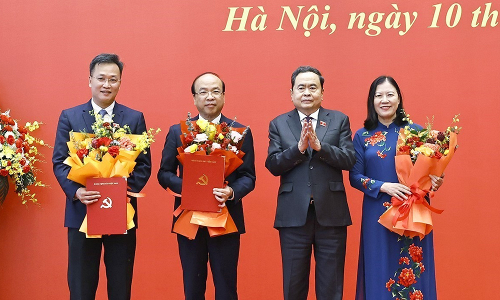 Công bố các quyết định về nhân sự của Đảng uỷ Quốc hội