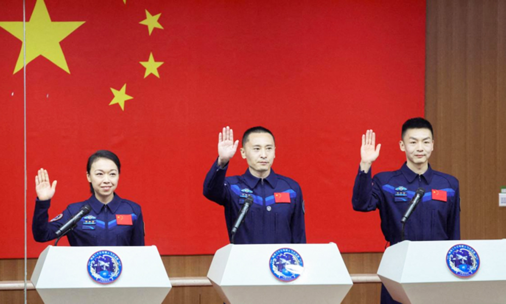 Trung Quốc thử thách phi hành gia ở lại vũ trụ 1 năm