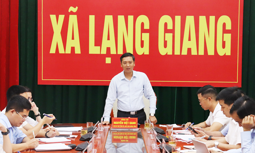 Phó Bí thư Tỉnh ủy, Chủ tịch HĐND tỉnh Nguyễn Việt Oanh làm việc với Ban Thường vụ Đảng ủy xã Lạng Giang