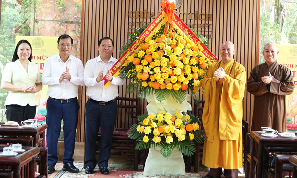 Lãnh đạo Ủy ban Trung ương MTTQ Việt Nam chúc mừng Đại lễ Phật đản tại chùa Phật Tích