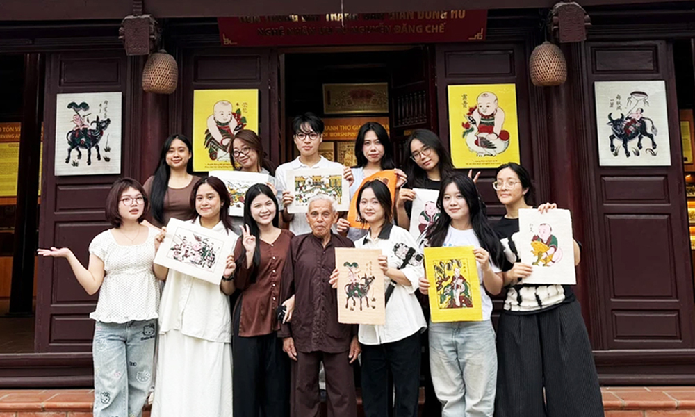 Tranh Đông Hồ tươi mới qua lăng kính sáng tạo của người trẻ