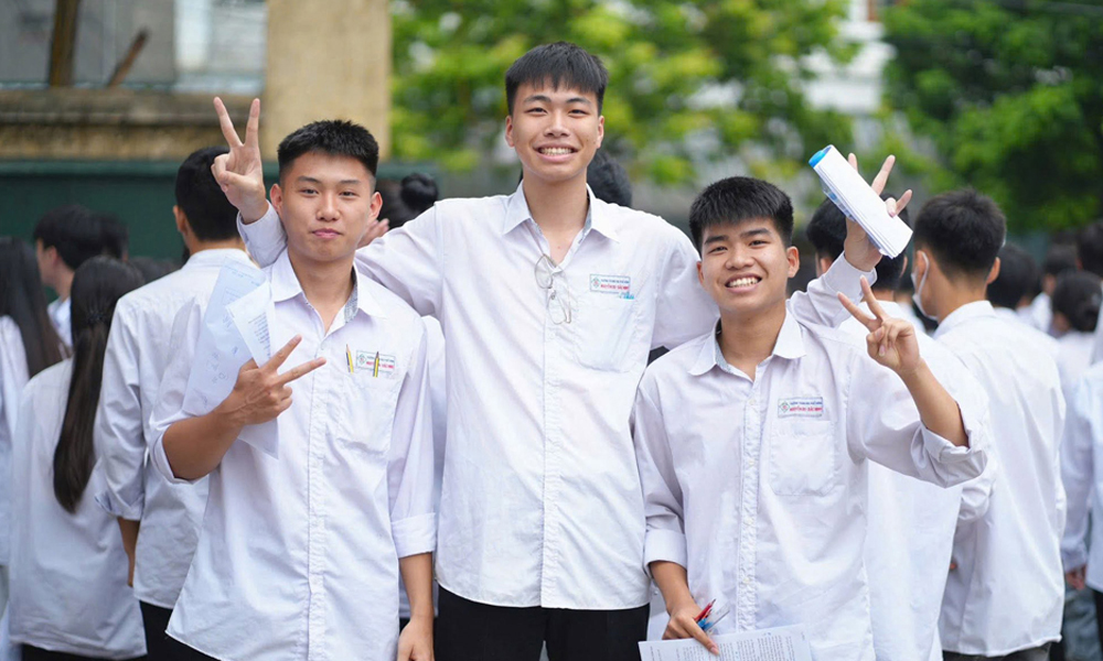 Thí sinh hoàn thành kỳ thi tốt nghiệp trung học phổ thông