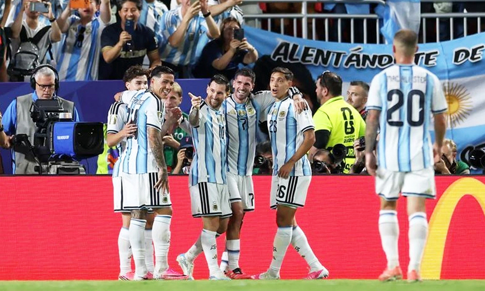 Messi lập hat-trick, Argentina thắng tưng bừng trước Algeria