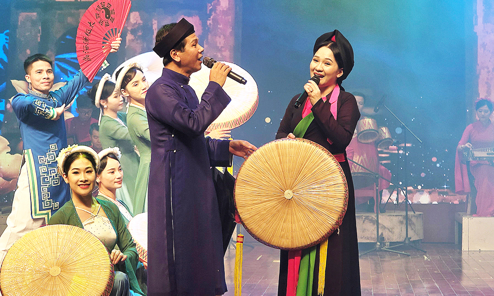 Nhà hát Dân ca Quan họ Bắc Ninh biểu diễn phục vụ Nhân dân