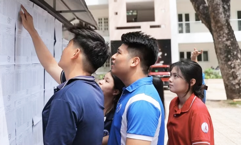 Thí sinh nộp lệ phí xét tuyển đại học theo hình thức trực tuyến