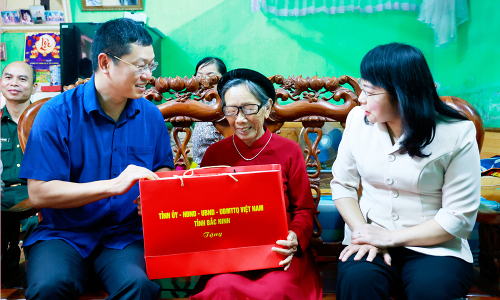 Phó Bí thư Tỉnh ủy Bắc Ninh Trần Huy Phương thăm hỏi, tri ân gia đình chính sách, người có công