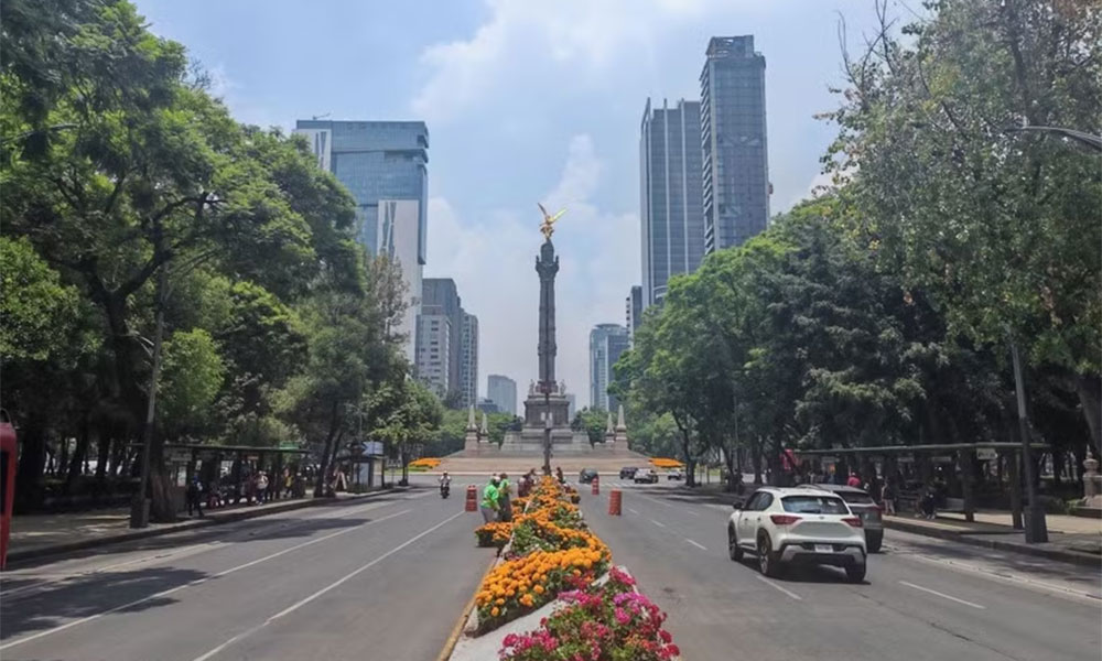 Thủ đô Mexico rực rỡ sắc vàng cam đón ngày hội bóng đá thế giới