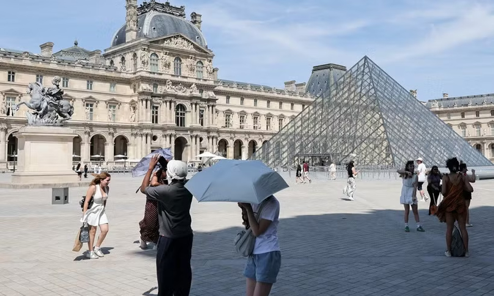 Pháp đóng cửa sớm tháp Eiffel và nhiều điểm Trung tâm chăm sóc khách hàng MB66 do nắng nóng