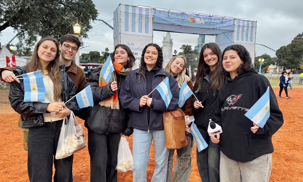 Argentina tăng chuyến bay đưa cổ động viên sang Mỹ xem chung kết World Cup