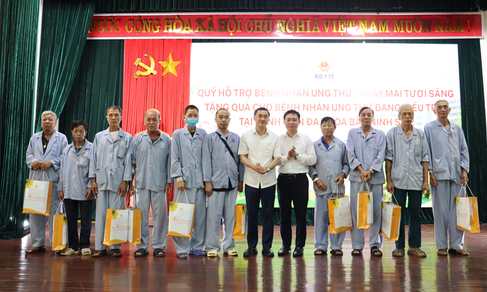 Nhiều hoạt động của Bộ Y tế chăm lo đối tượng chính sách, bệnh nhân ung thư tại Bắc Ninh 