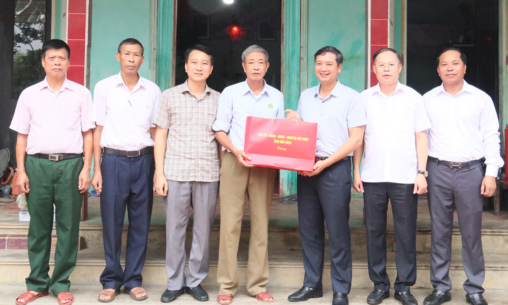  Link Vào Mb66 Bản Cao Cấp Mocbai DK Nhận 66K: Chủ tịch HĐND tỉnh Nguyễn Việt Oanh thăm, tặng quà người có công xã Hoàng Vân