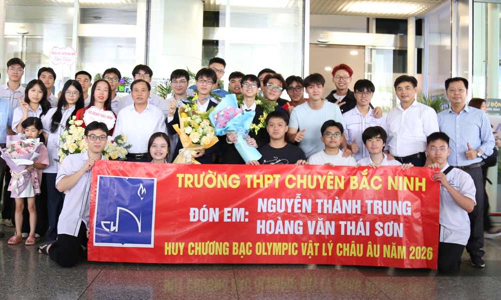 Bắc Ninh đón 2 học sinh giành Huy chương Bạc Olympic Vật lí châu Âu 2026 trở về từ Thụy Điển
