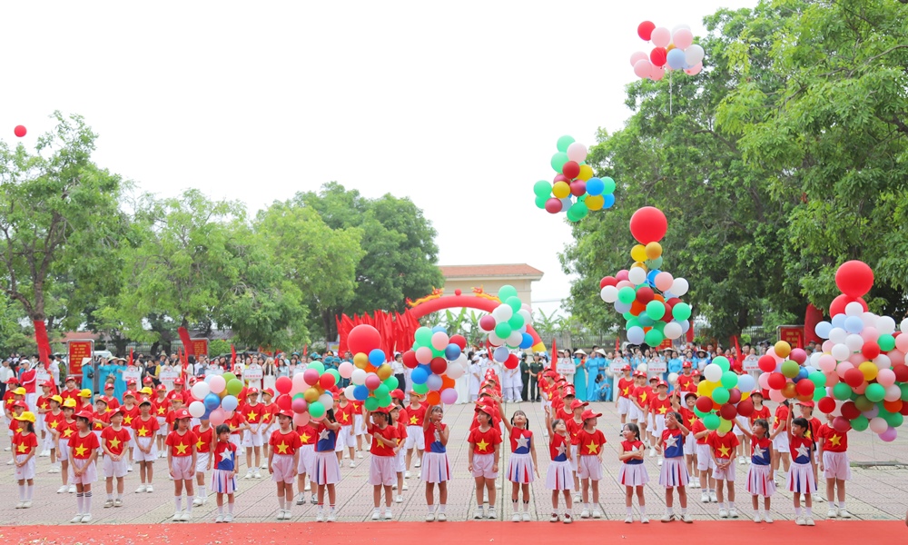 Hơn 1.000 người tham gia khai mạc Đại hội Thể dục thể thao xã Yên Trung lần thứ I