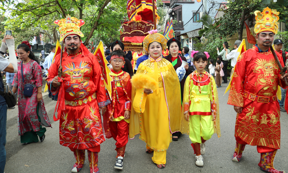 Khai hội đền Vua Bà Thủy tổ Quan họ